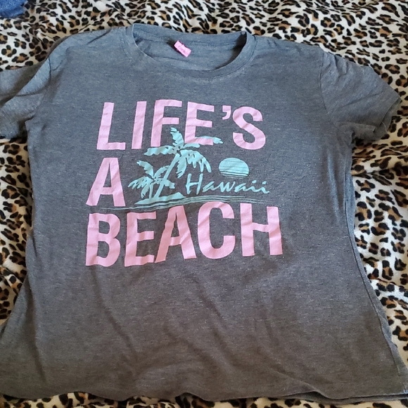 Heather Gray and Pink Short Sleeve Tee with Beach Graphic - Picture 1 of 6